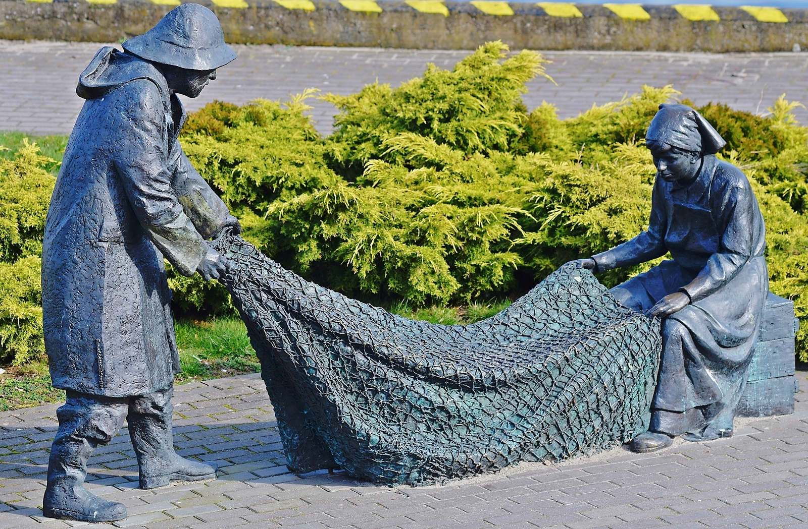 OGŁOSZENIE NA NAJEM 2 MIEJSC HANDLOWYCH (PLACÓW) Z PRZEZNACZENIEM NA PROWADZENIE DZIAŁALNOŚCI TYPU FOOD TRUCK PRZY UL. SZYPRÓW 1 W PORCIE RYBACKIM W KOŁOBRZEGU